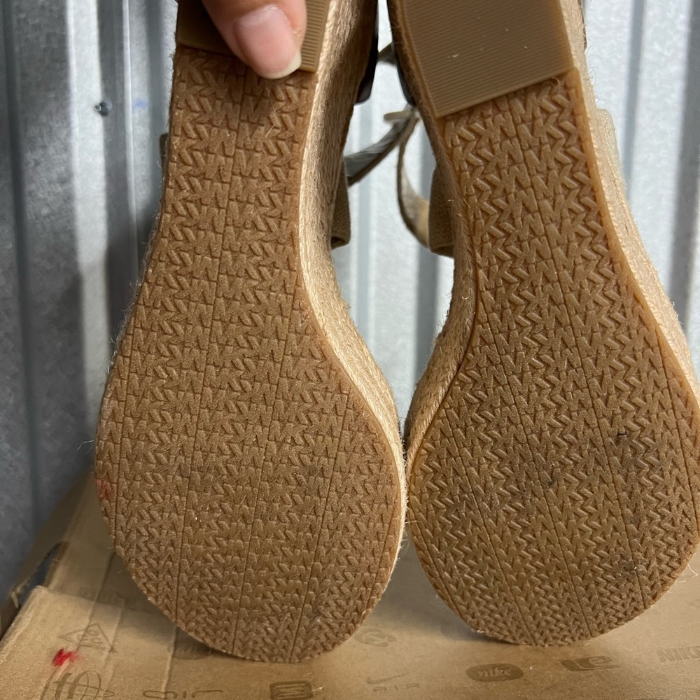Women's Beige Michael Kors wedges Espadrille Sandals - Picture 7 of 9